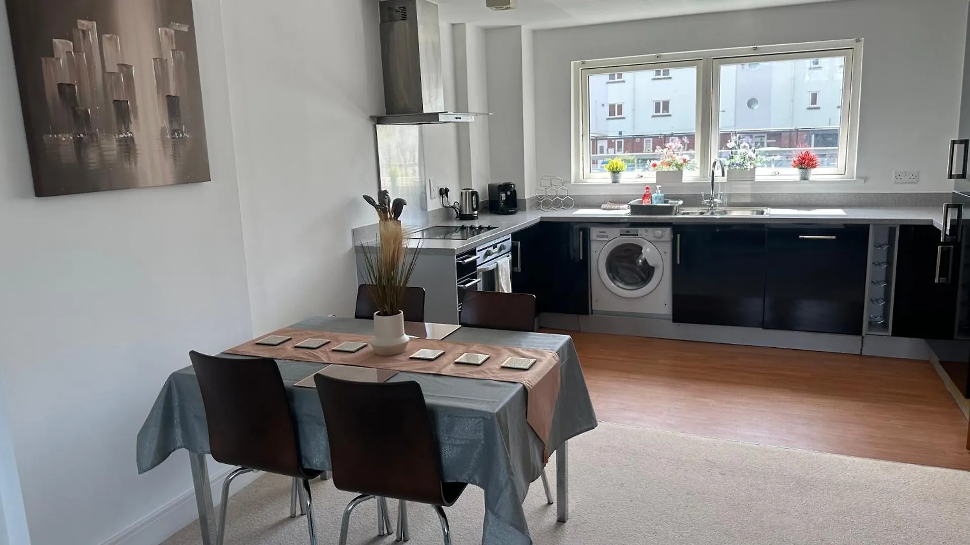 Water Front Apt Walk To The Beach & City Centre Swansea