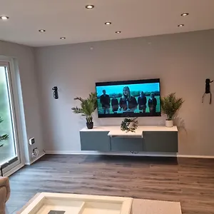  Apartment Bright, Spacious 4 Bed With A Jacuzzi! United Kingdom